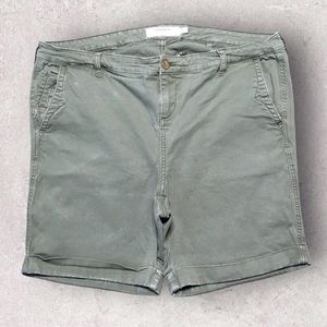 ☀️ Torrid Khaki Shorts - Army Green